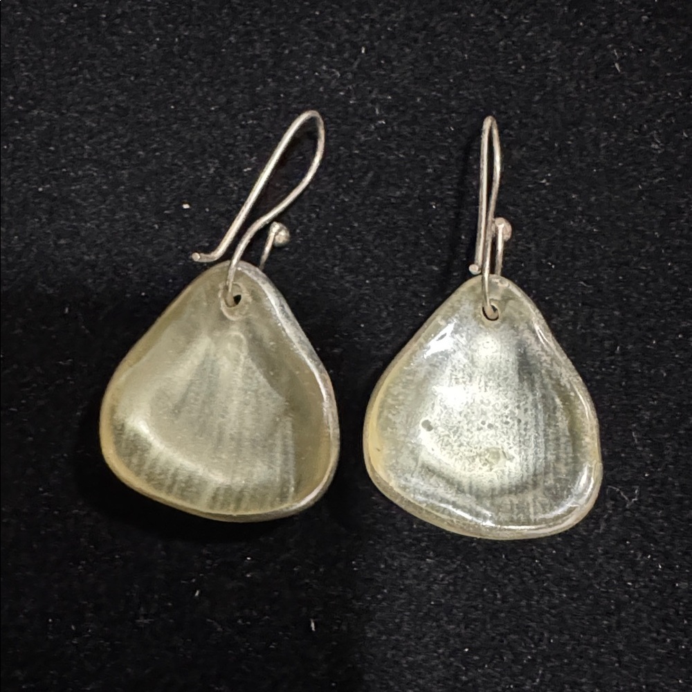 Elegant Silver tone shell teardrop Dangle Earrings translucent - Picture 2 of 3